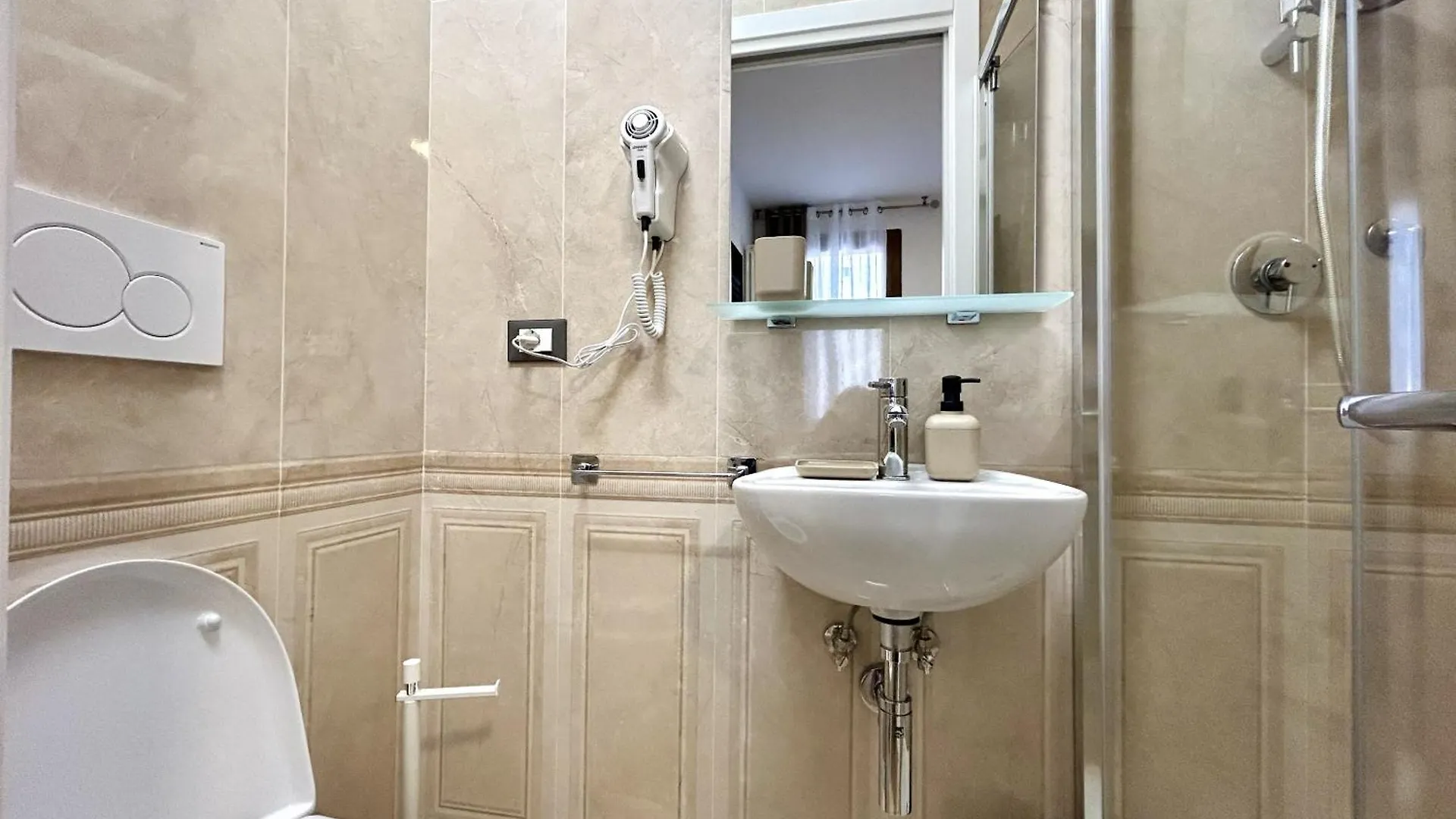 Marsela Suites-Independent Apartment Venedik İtalya